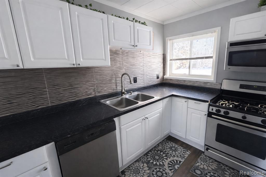 6101 Woodsdale Drive, Grand Blanc, MI 48439 — Photo 8