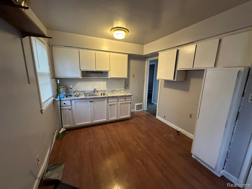 7785 Mettetal Street, Detroit, MI 48228 — Photo 8