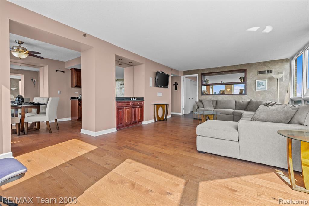 3320 Spinnaker Lane, 15F, Detroit, MI 48207 — Photo 8
