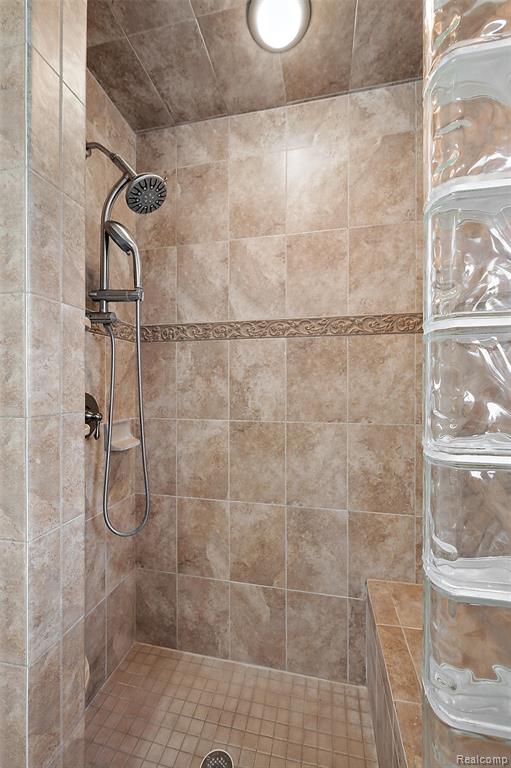 125 Cayuga Road, Lake Orion, MI 48362 — Photo 29