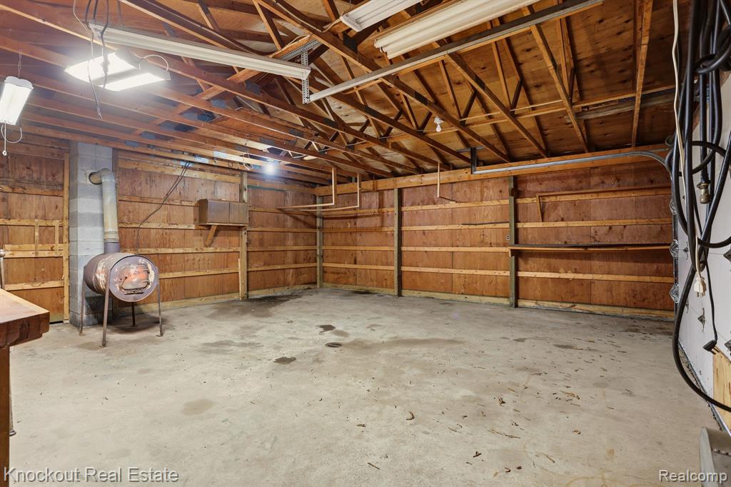 275 S Airport Road, Saginaw, MI 48601 — Photo 43