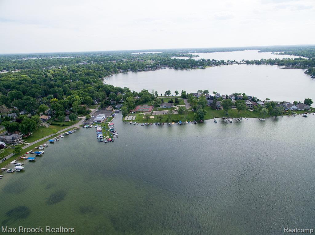 1449 Oakwood Street, Sylvan Lake, MI 48320 — Photo 33