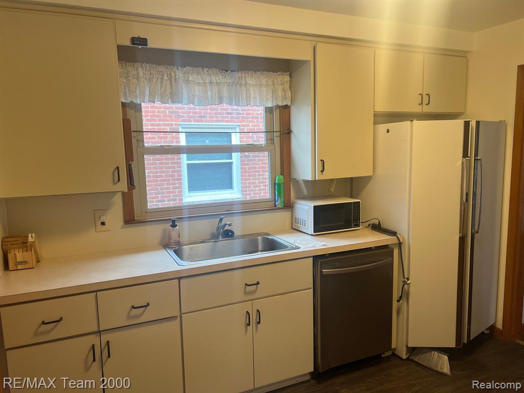 6919 COLONIAL Street, Dearborn Heights, MI 48127 — Photo 10