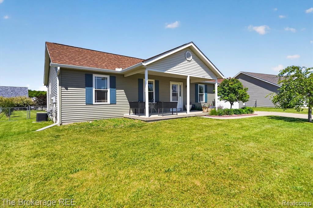 2092 Brier Crest Drive, Davison, MI 48423 — front exterior