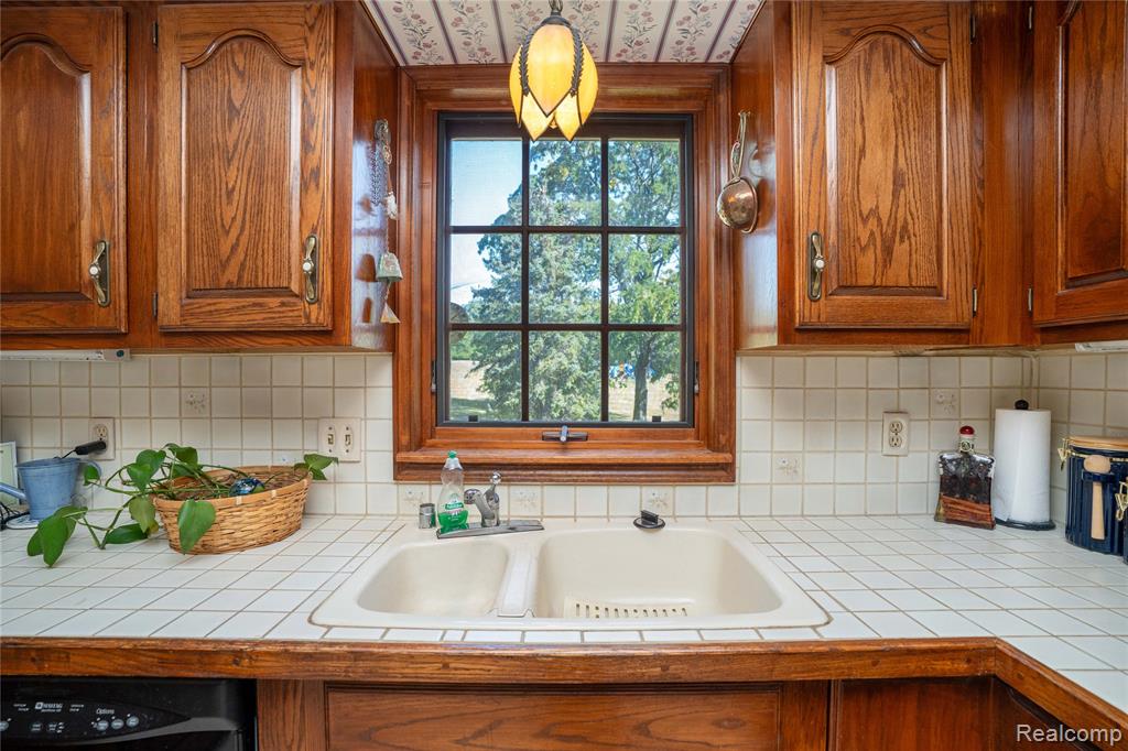 4123 Chimney Point Drive, Bloomfield Hills, MI 48302 — Photo 10