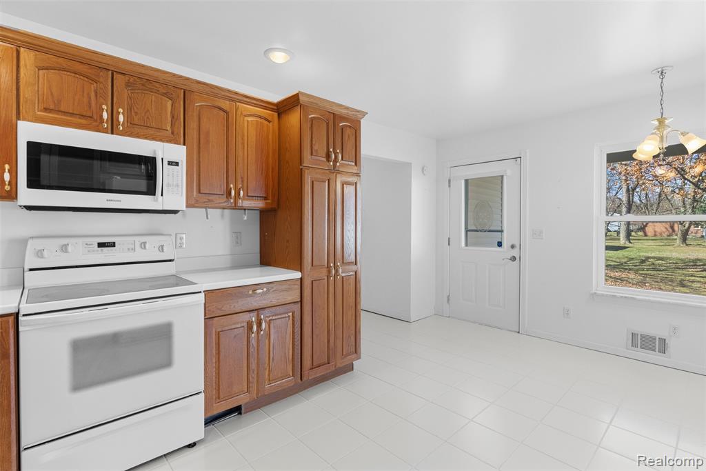 2363 Willowdale Drive, Burton, MI 48509 — Photo 9