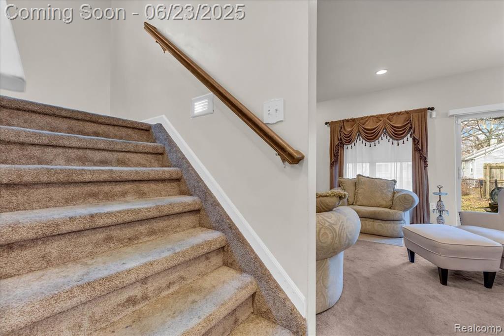 417 E BERNHARD Avenue, Hazel Park, MI 48030 — Photo 7