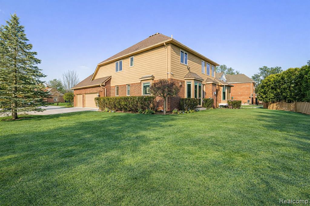 7364 Essex Drive, West Bloomfield, MI — Photo 85