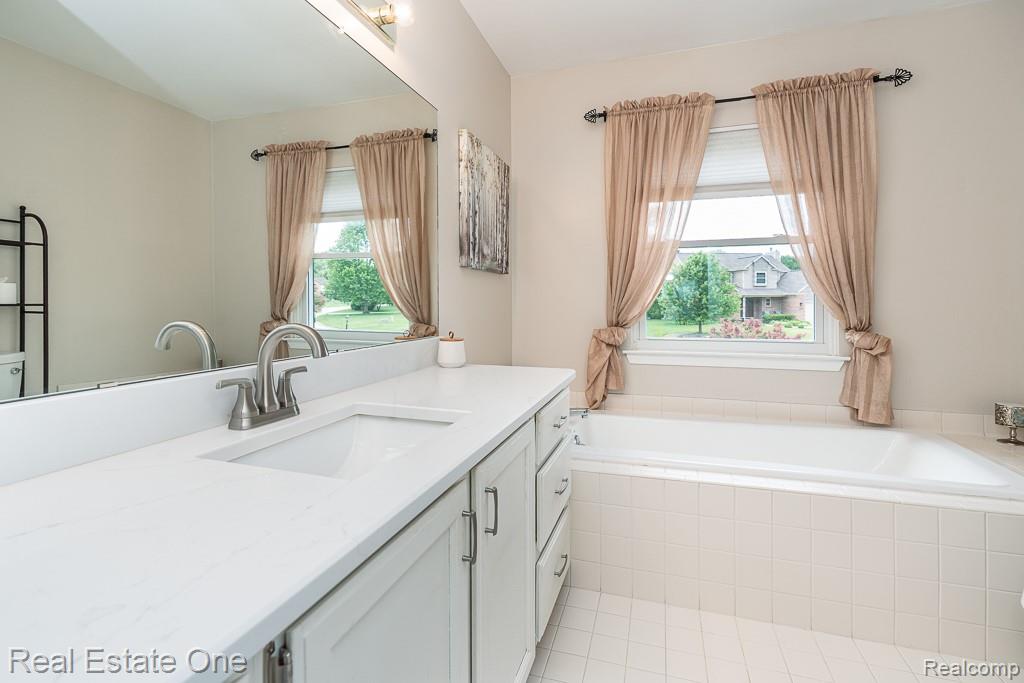 1043 Ridgeview Circle, Lake Orion, MI 48362 — Photo 22