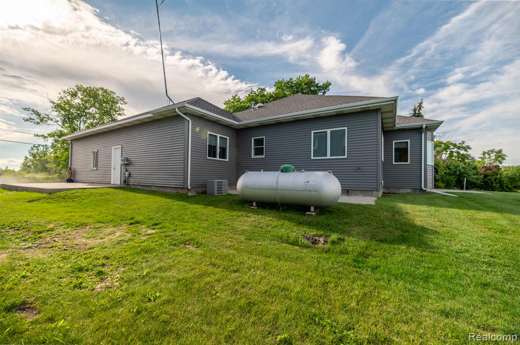 5871 Sandy Drive, Pinconning, MI 48650 — Photo 41
