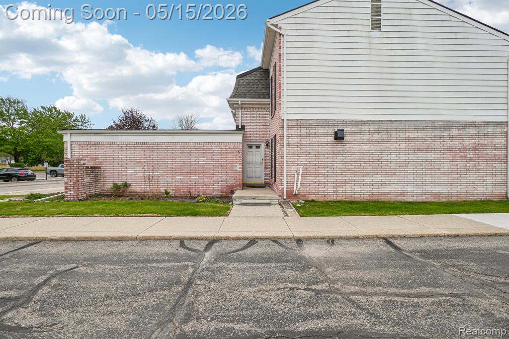 44 Stratford Lane, Rochester Hills, MI 48309 — Photo 3