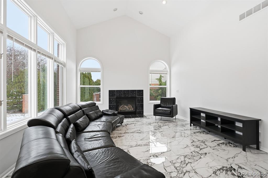 19270 Theresa Boulevard, Rockwood, MI — Photo 14