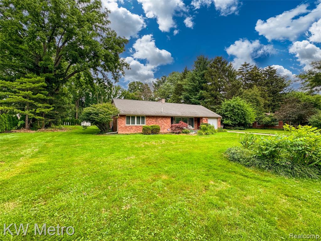 4096 CHESTNUT HILL Drive, Troy, MI 48098 — Photo 24