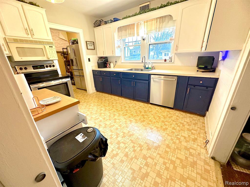 69 DENNISON Street, Oxford, MI 48371 — Photo 4