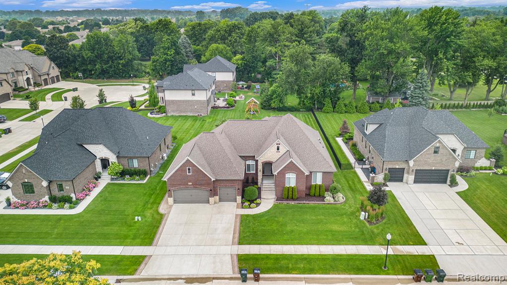 48913 Pinebrook Drive, Utica, MI 48315 — Photo 33