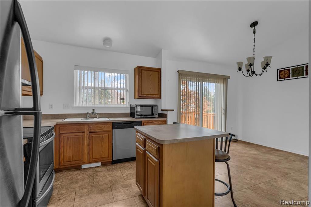 845 Canter Lane, Auburn Hills, MI 48326 — Photo 13