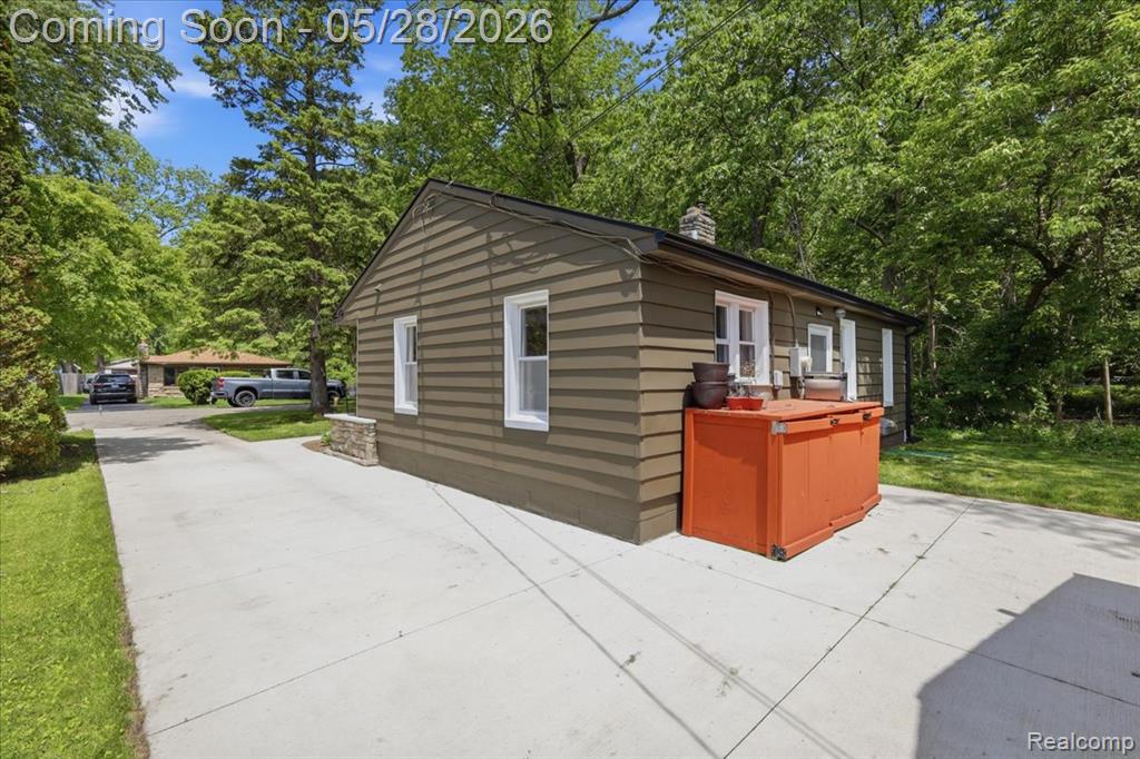 4805 Fenmore Avenue, Waterford, MI 48328 — Photo 22