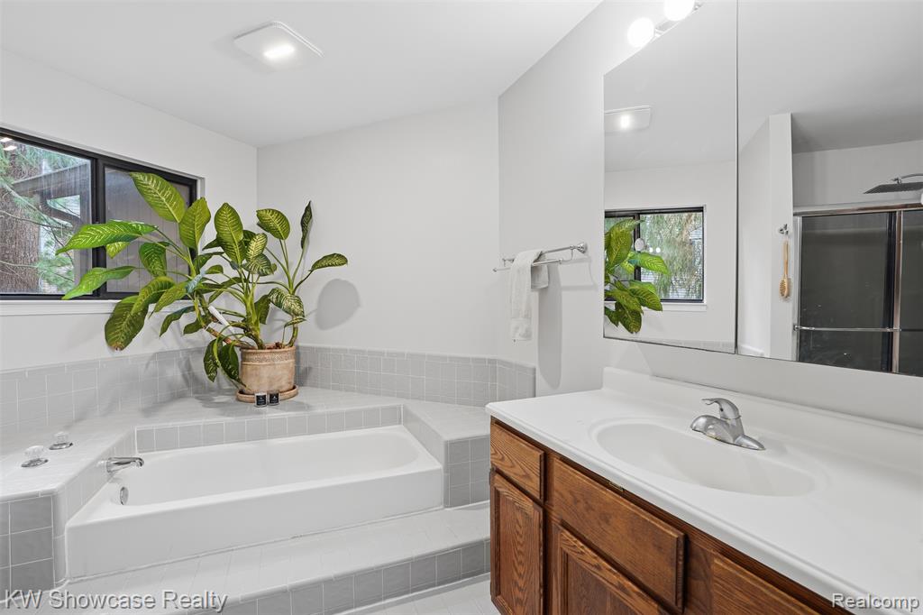 4145 Cumberland Ct, Commerce Twp, MI 48390 — Photo 24