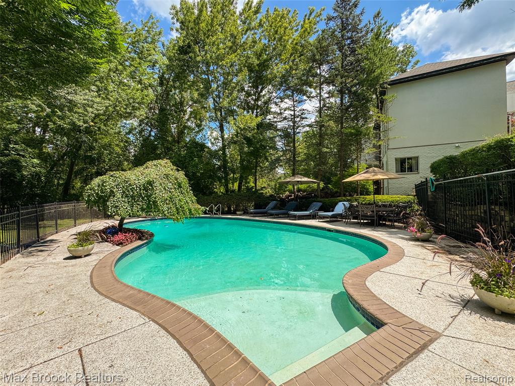 4695 Maura Lane, West Bloomfield, MI 48323 — Photo 13
