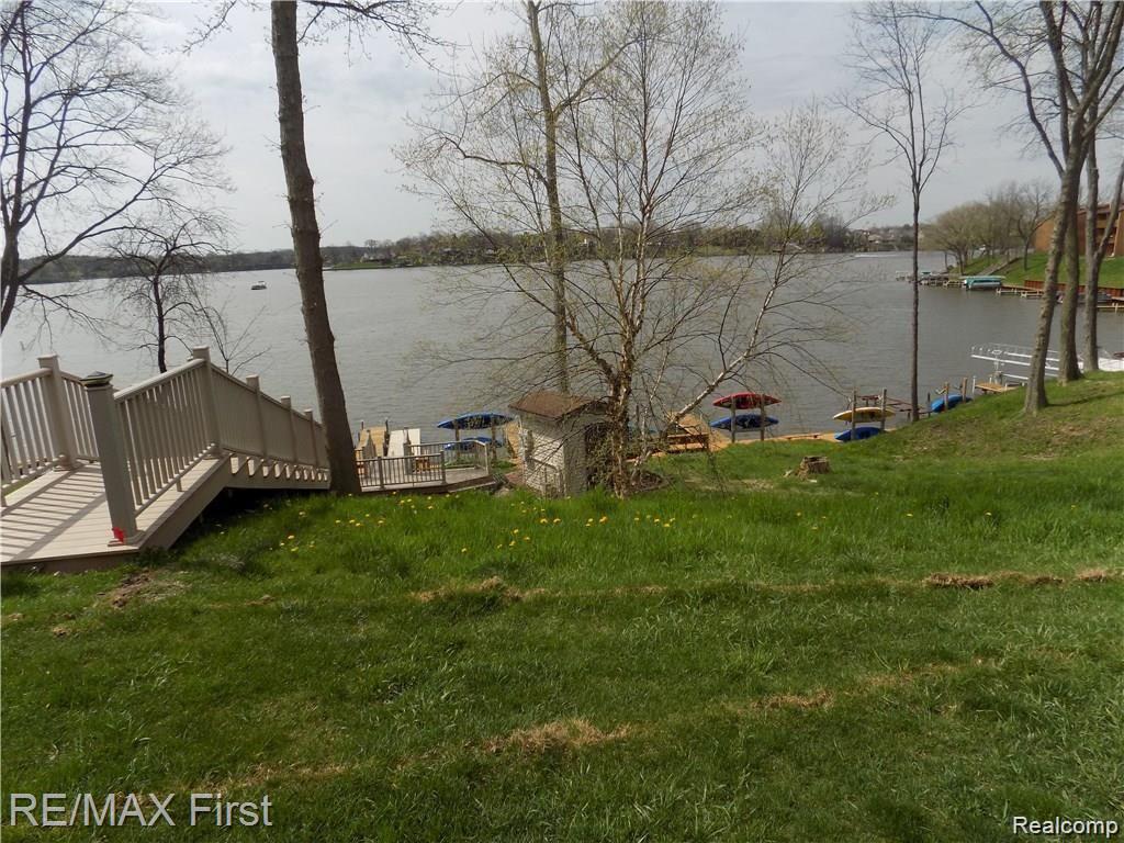 48195 Bayshore Drive, Belleville, MI 48111 — Photo 6