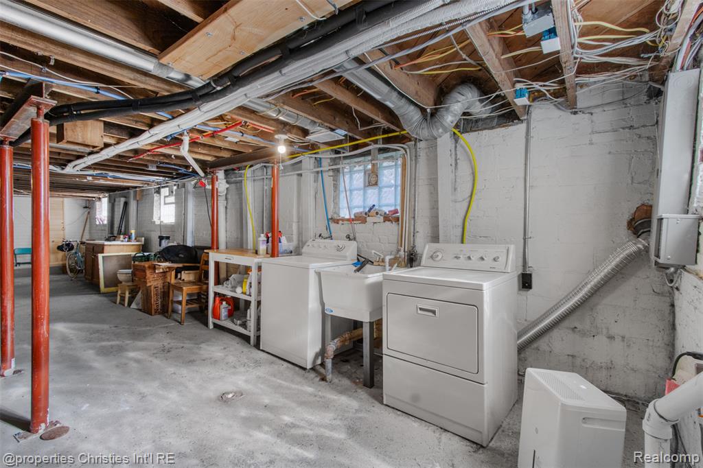 221 Chalmers Street, Detroit, MI 48215 — Photo 20