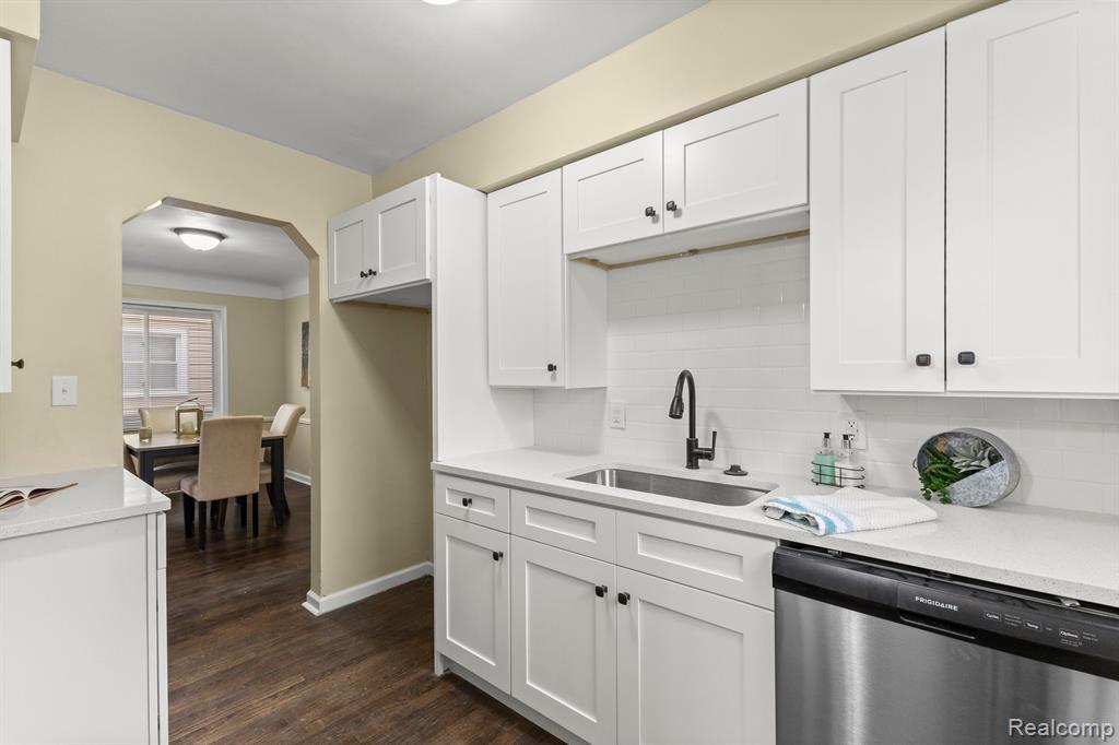 908 STEWART Avenue, Lincoln Park, MI 48146 — Photo 9