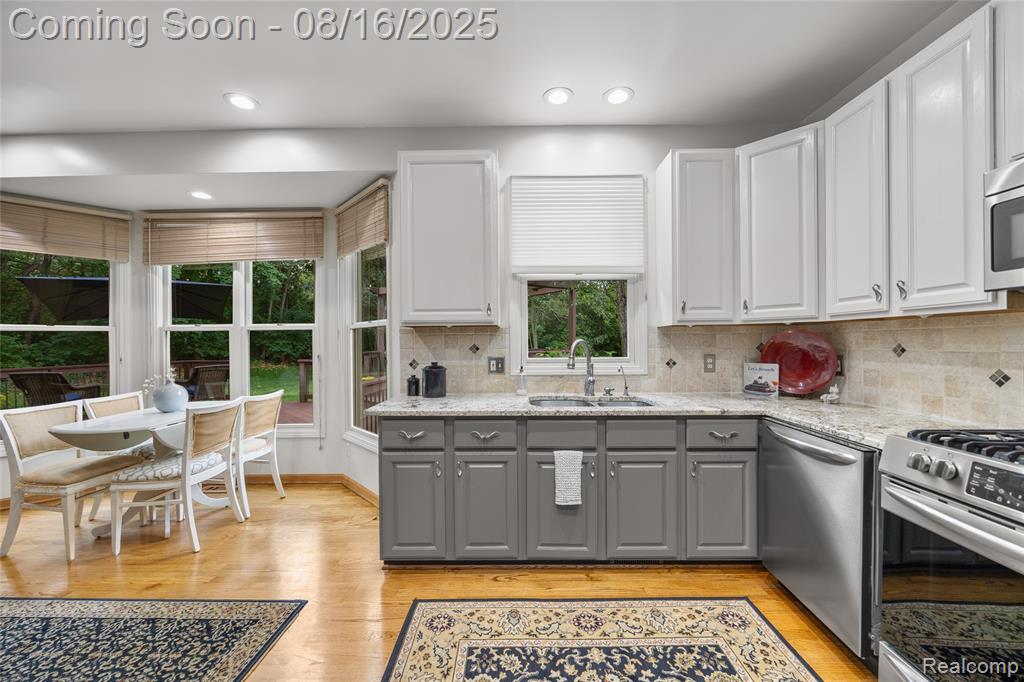 7085 Hickory Hollow Circle, Clarkston, MI 48348 — Photo 19
