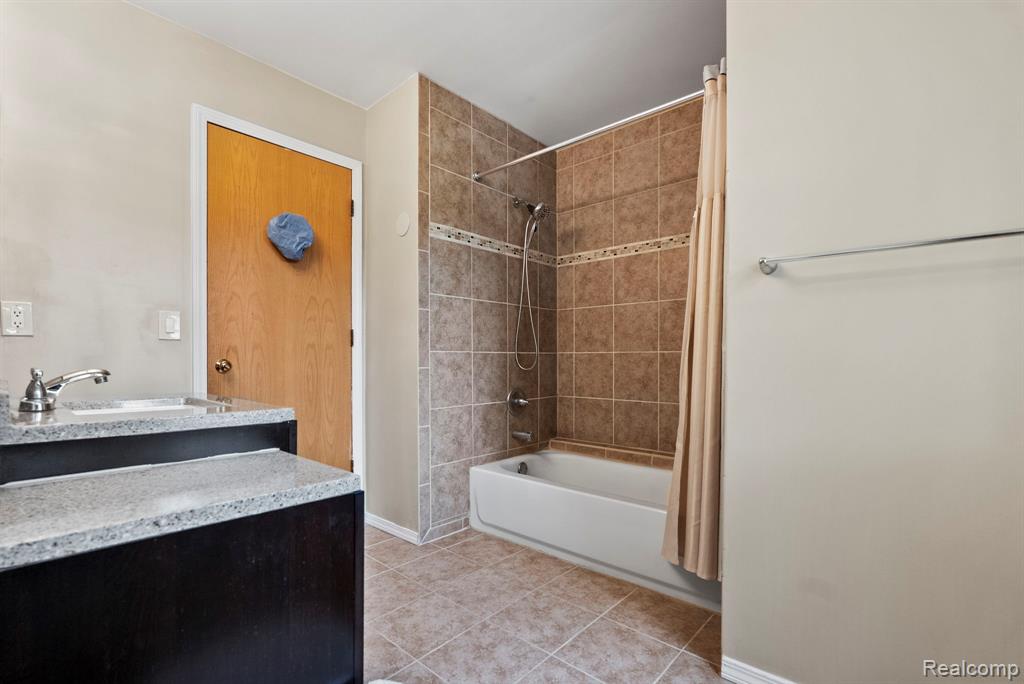 5322 Pond Bluff Drive, West Bloomfield, MI 48323 — Photo 58