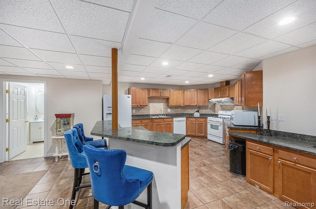 562 SPRINGVIEW Drive, Rochester, MI 48307 — Photo 30