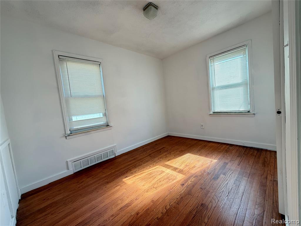 5698 Greenview Avenue, Detroit, MI 48228 — Photo 16