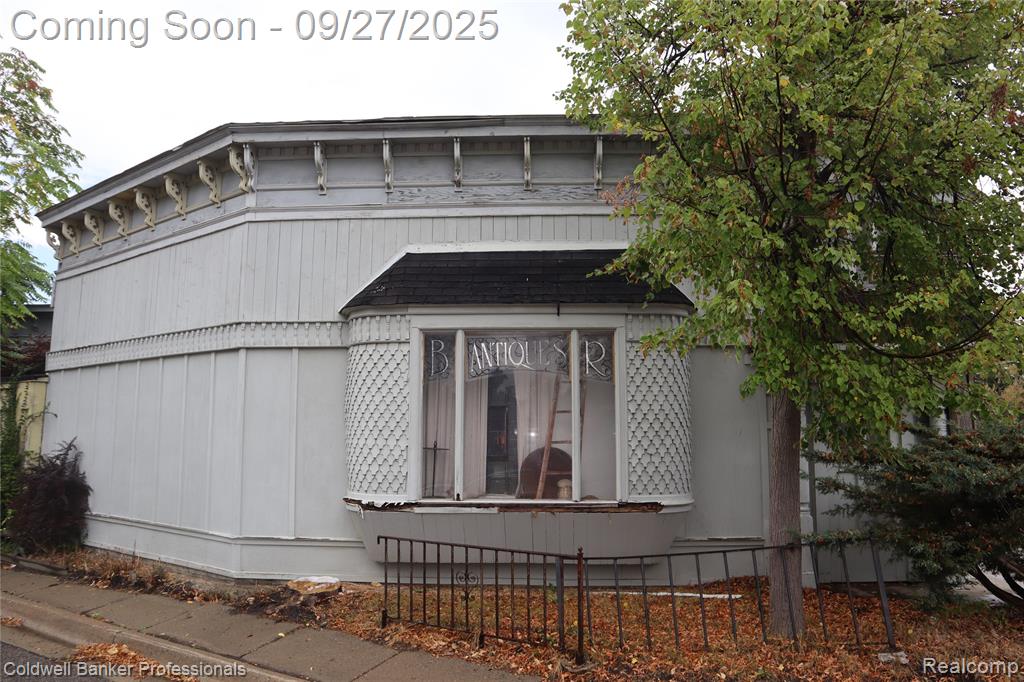 216 S Broad Street, Holly, MI 48442 — Photo 2