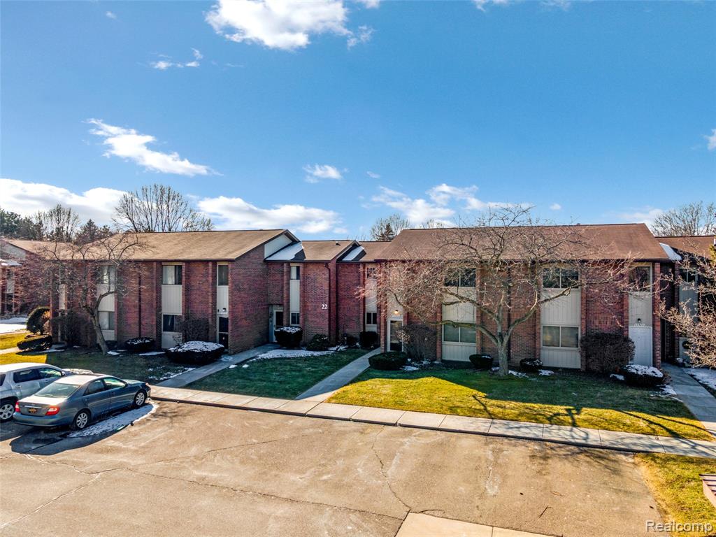 33585 Pondview Circle, 116, Livonia, MI 48152 — front exterior