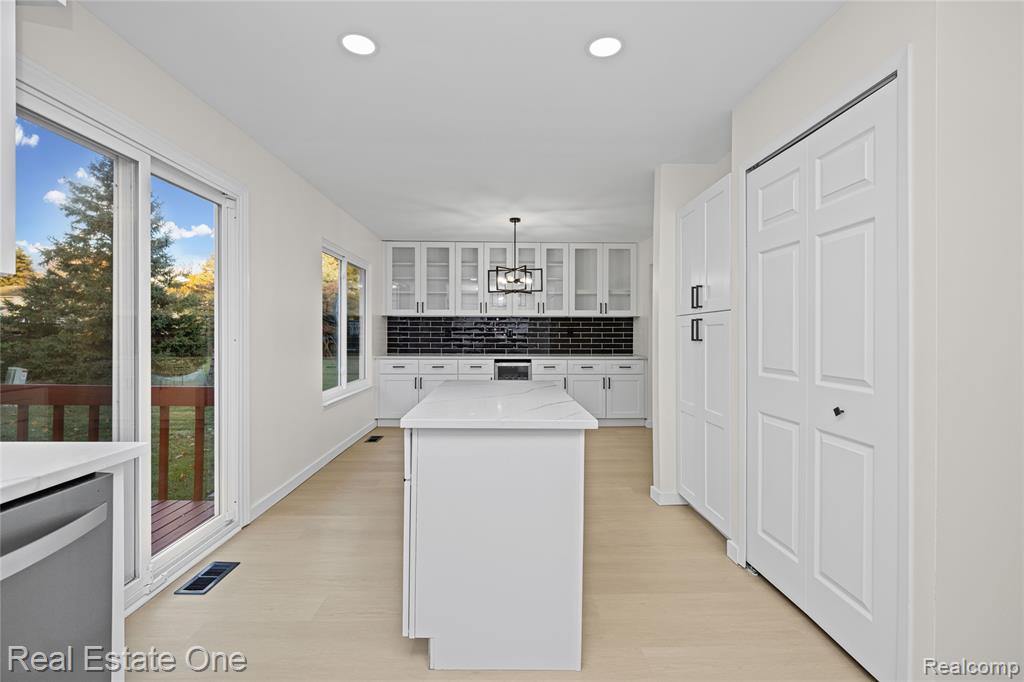 5426 N Piccadilly, West Bloomfield, MI — Photo 27