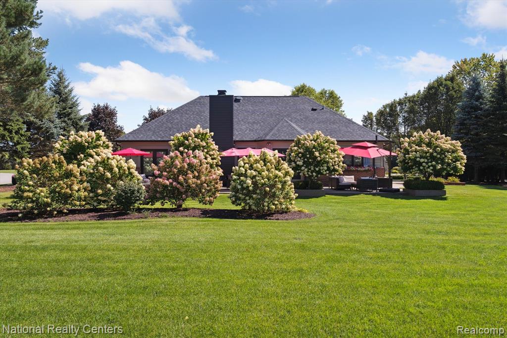 730 Berwick Court, Highland, MI — Photo 9