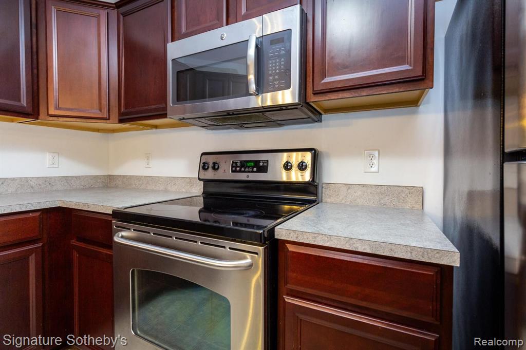 26204 April Court, Walled Lake, MI 48390 — Photo 11