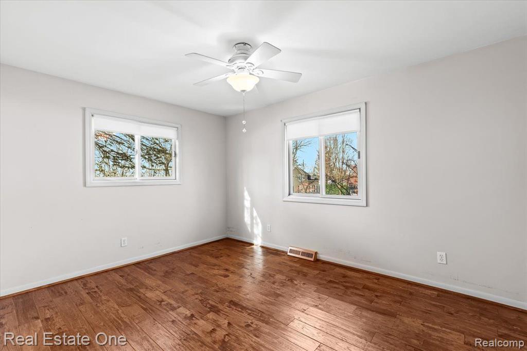 606 HICKORY Street, Milford, MI 48381 — Photo 14
