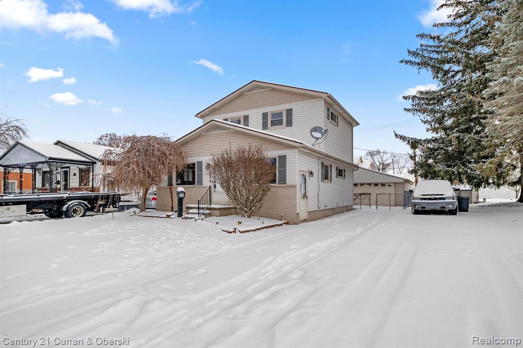 8054 ROBINDALE Avenue, Dearborn Heights, MI 48127 — Photo 2