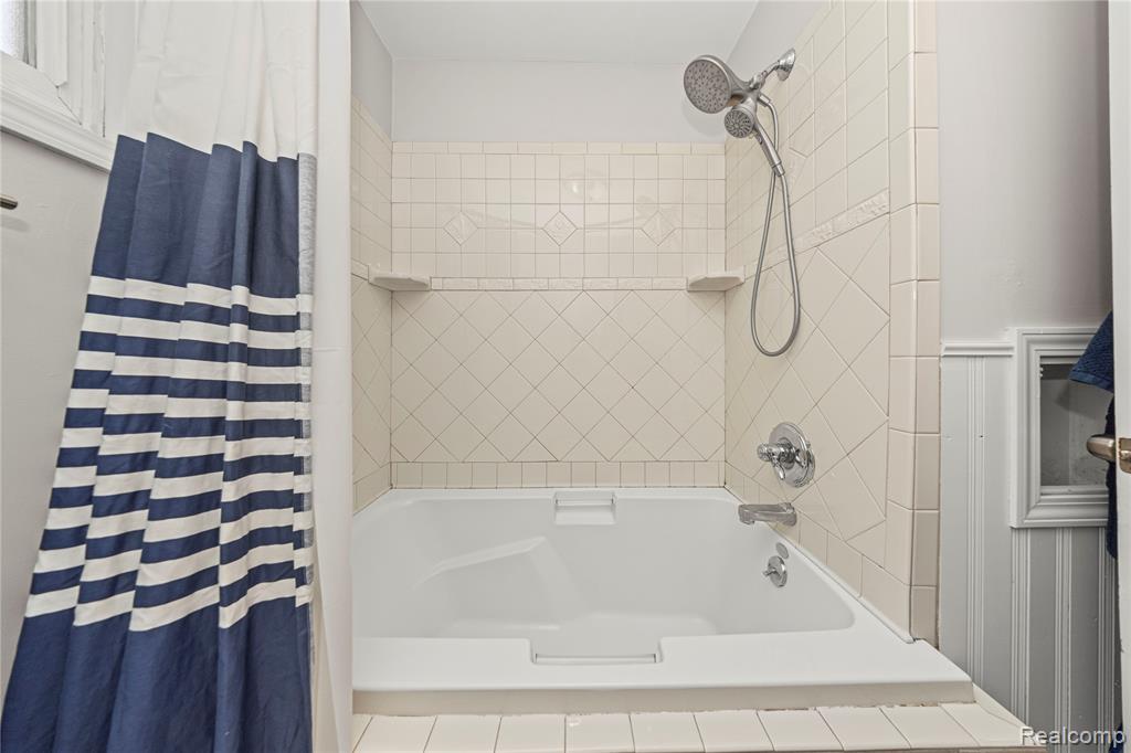 9939 Deering Street, Livonia, MI 48150 — Photo 14