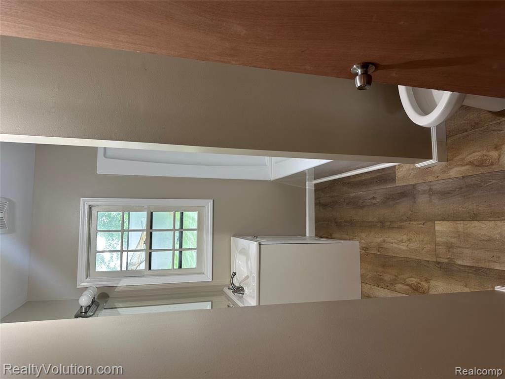 2053 Lillian Drive, Lapeer, MI 48446 — Photo 9