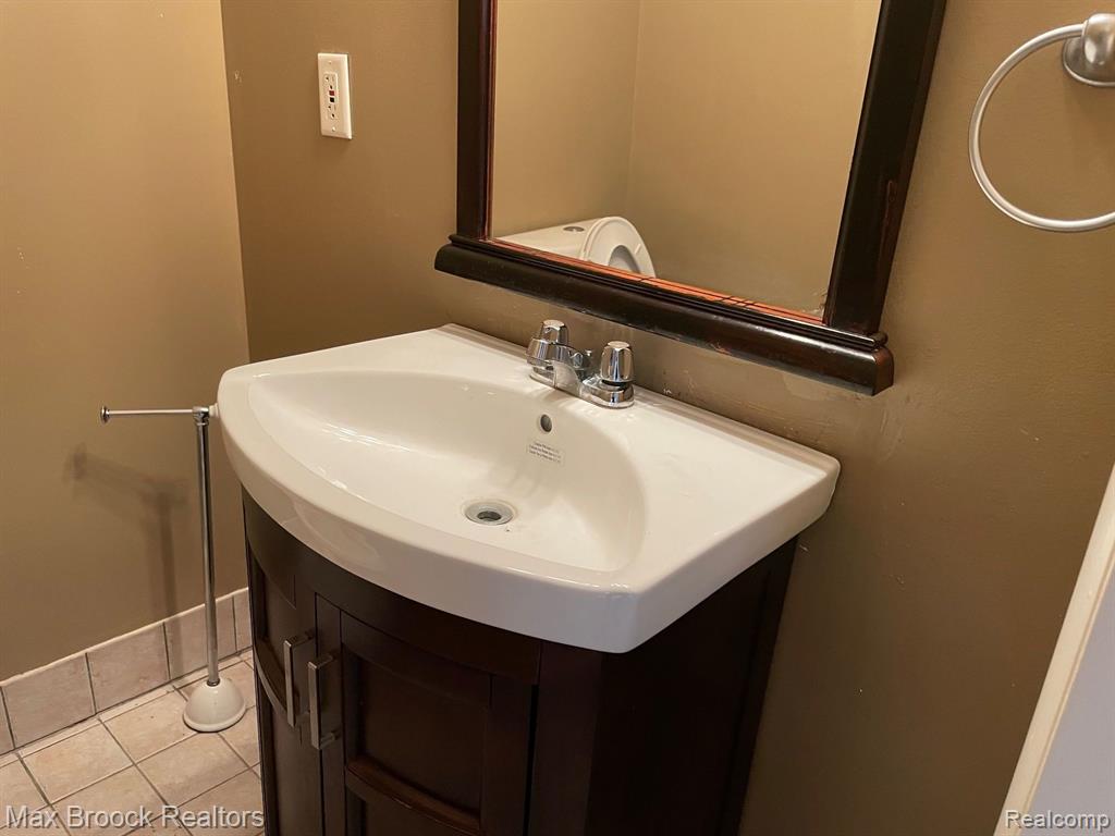 5111 ELIZABETH LAKE Road, Waterford, MI 48327 — Photo 10