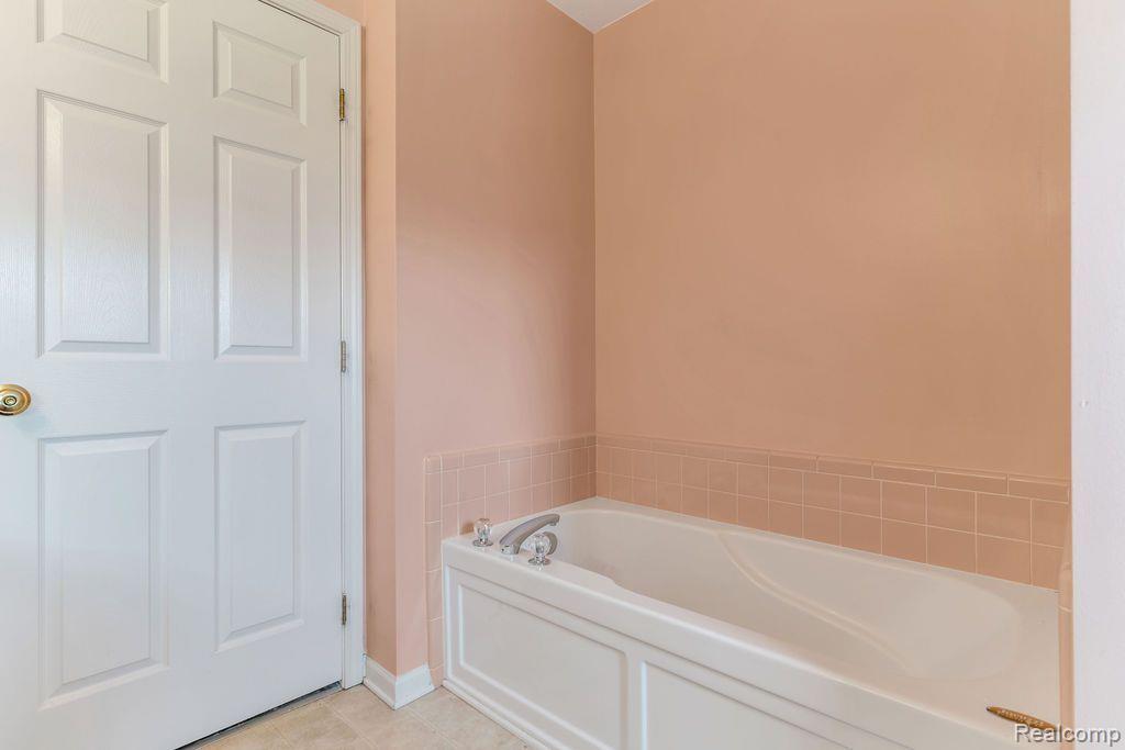 6300 LISMORE Circle, Grand Blanc, MI 48439 — Photo 30