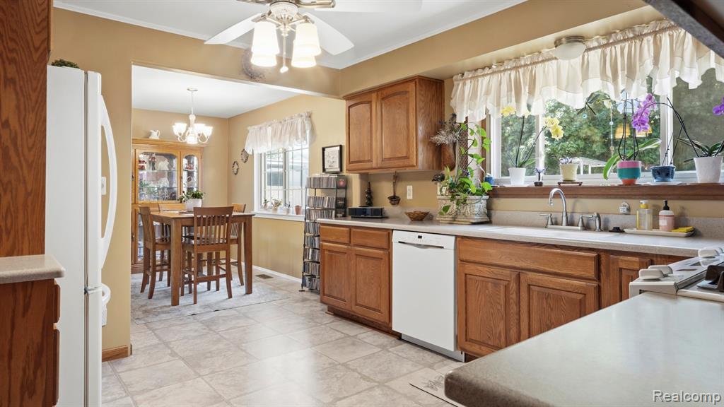 27654 Oakcrest Drive, Brownstown, MI 48183 — Photo 10