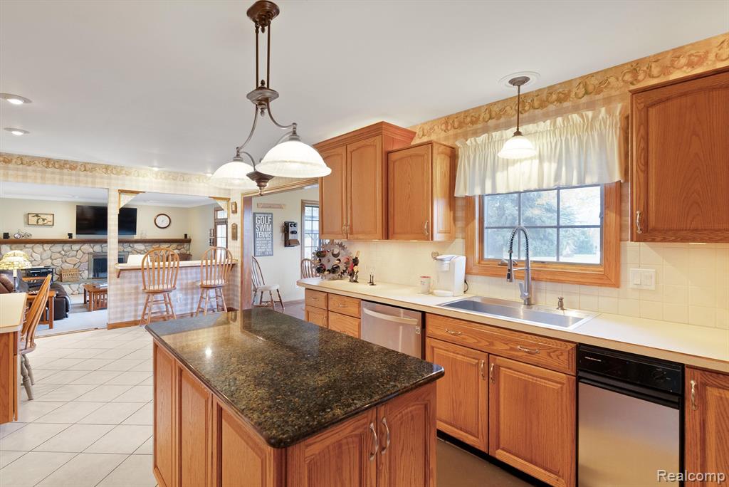682 Heritage Lane S, Rochester Hills, MI 48309 — Photo 12