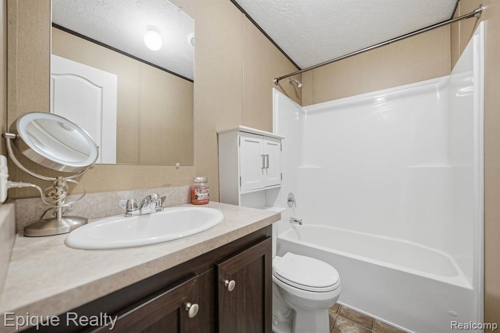 48580 Pineview Drive, Shelby Twp, MI 48317 — Photo 17