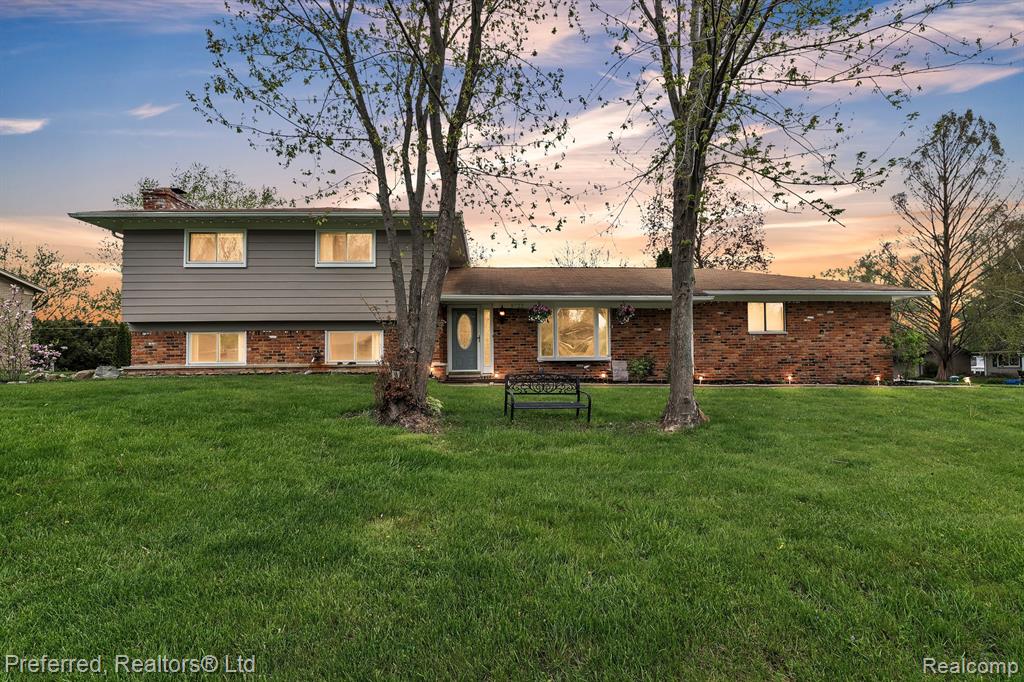 8722 WOODSHIRE Drive, White Lake, MI — front exterior