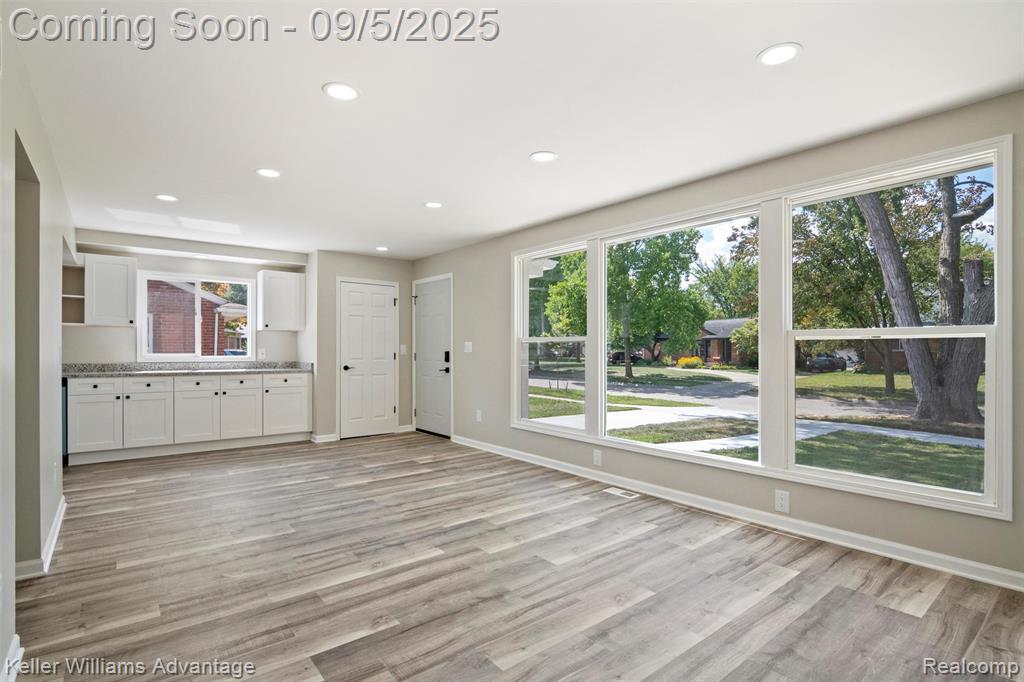 9844 E Clements Circle, Livonia, MI 48150 — Photo 8