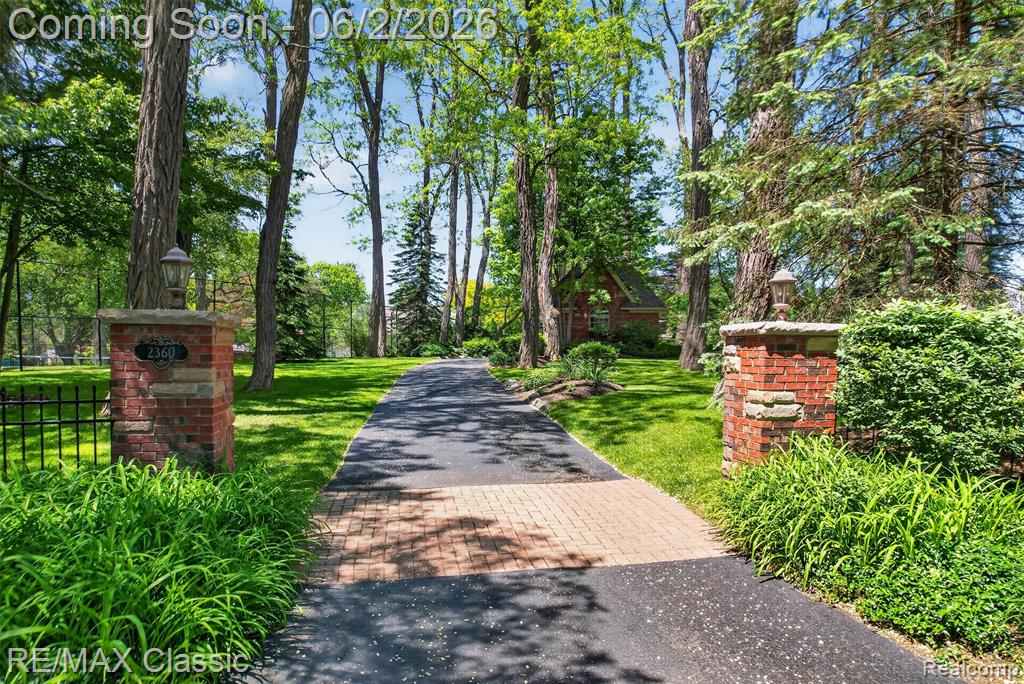 2360 Private Drive, Waterford, MI 48329 — Photo 2