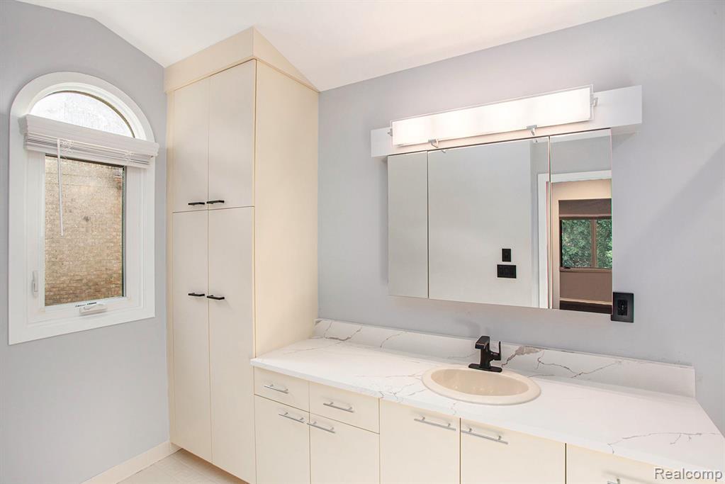 6830 Heron Point, West Bloomfield, MI 48323 — Photo 24