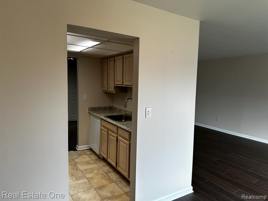 780 E Fox Hills Drive, Bloomfield Hills, MI 48304 — Photo 20