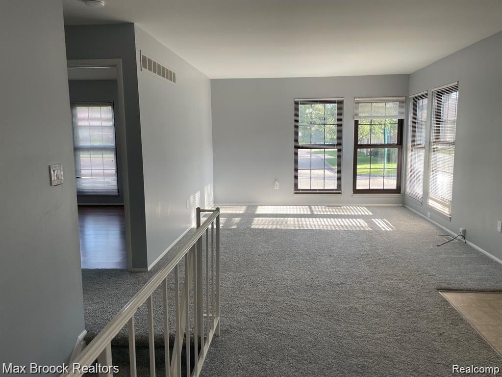 2806 ROUNDTREE Drive, Troy, MI 48083 — Photo 8